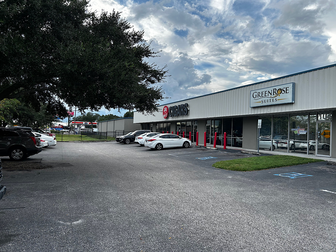 The JR Cigars Tampa outlet in a row of shops, seen across its parking lot
